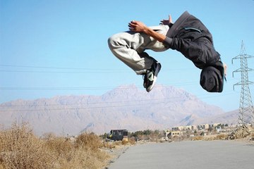 Dunya News - Quetta's Hazara youth express passion for sport by perfecting at Parkour