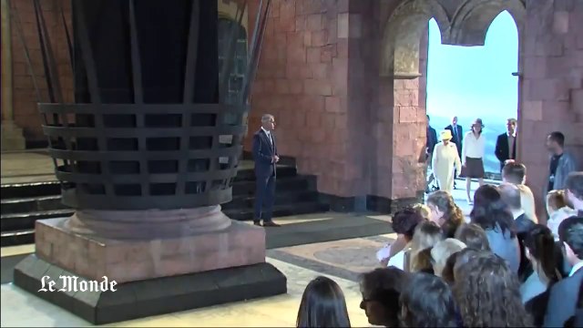 Elizabeth II visite le studio de Game of Thrones