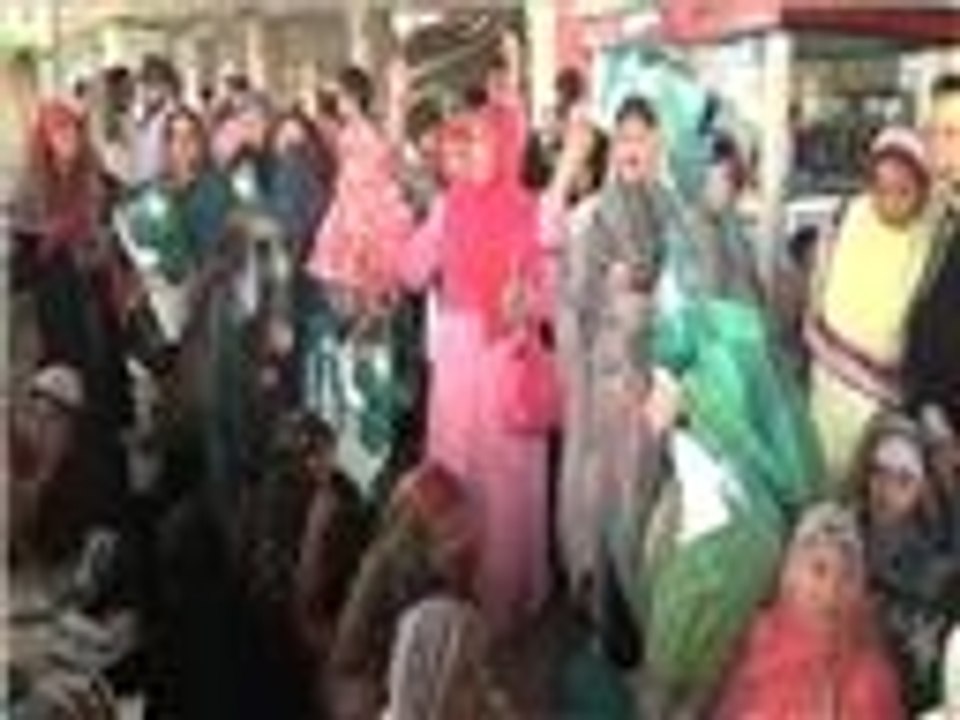 زعيم "منهاج القرآن" يصف حكومة نواز شريف بالفاسدة
