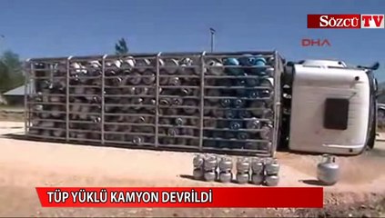 Tüp yüklü kamyon devrildi