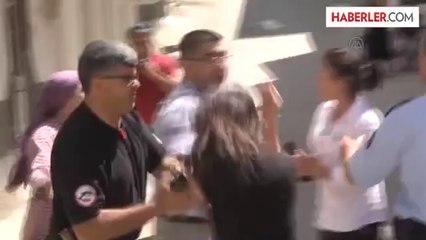 Eşiyle barışmak için kendini kayınbabasının evine kilitledi -