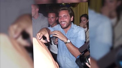 Scott Disick festeja fuertemente en The Hamptons sin la embarazada Kourtney Kardashian