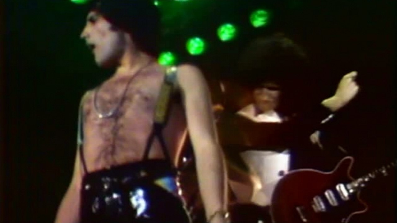 Queen - Fat Bottomed Girls (Official Video)