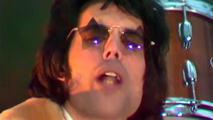 Queen - We Will Rock You (Official Video)