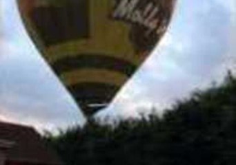 Download Video: UK Pilot Lands Hot-Air Balloon in Road