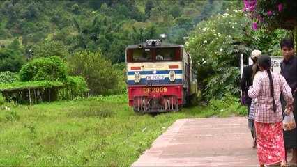halte déjeuner dans la gargotte d'une petite gare