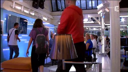 Des intermittents envahissent le plateau de "C à vous"