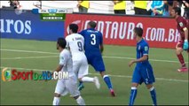سواريز يعض مدافع المنتخب الايطالي