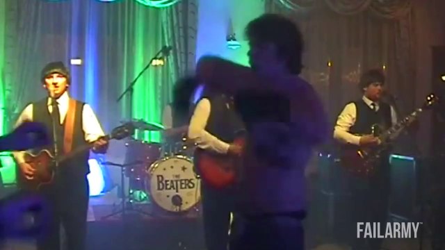 Compilation d'ivrognes qui se cassent la gueule