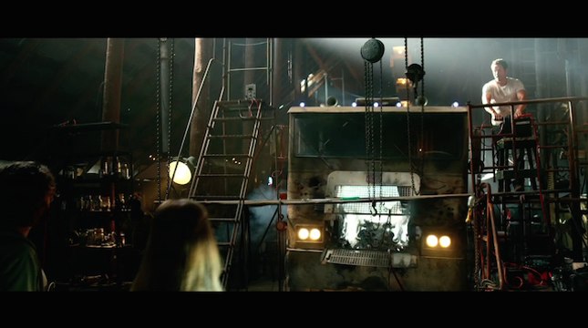 Mark Wahlberg in TRANSFORMERS - Movie Clip ('I Think We Found a Transformer')