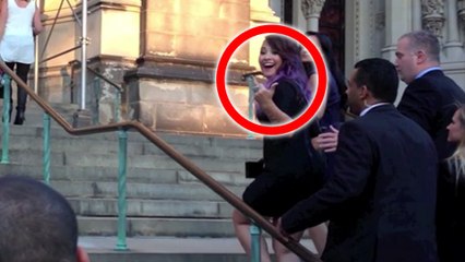 Demi Lovato Shows Middle Finger To Fans CHECK OUT WHY