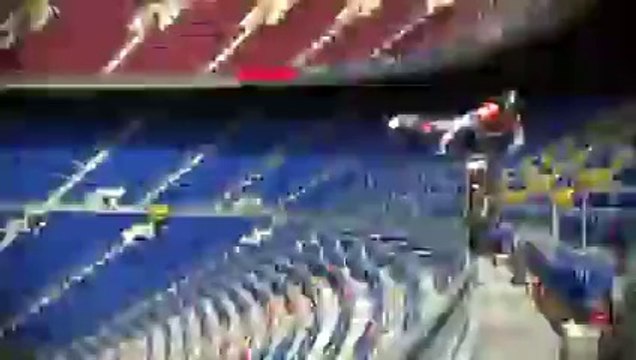 Aksi Berani Toni Bou di Stadion Nou Camp FC Barcelona