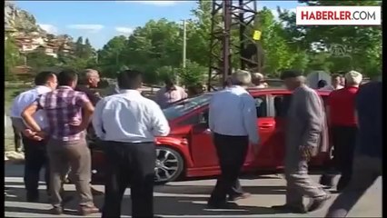 Otomobil koyun sürüsüne çarptı -