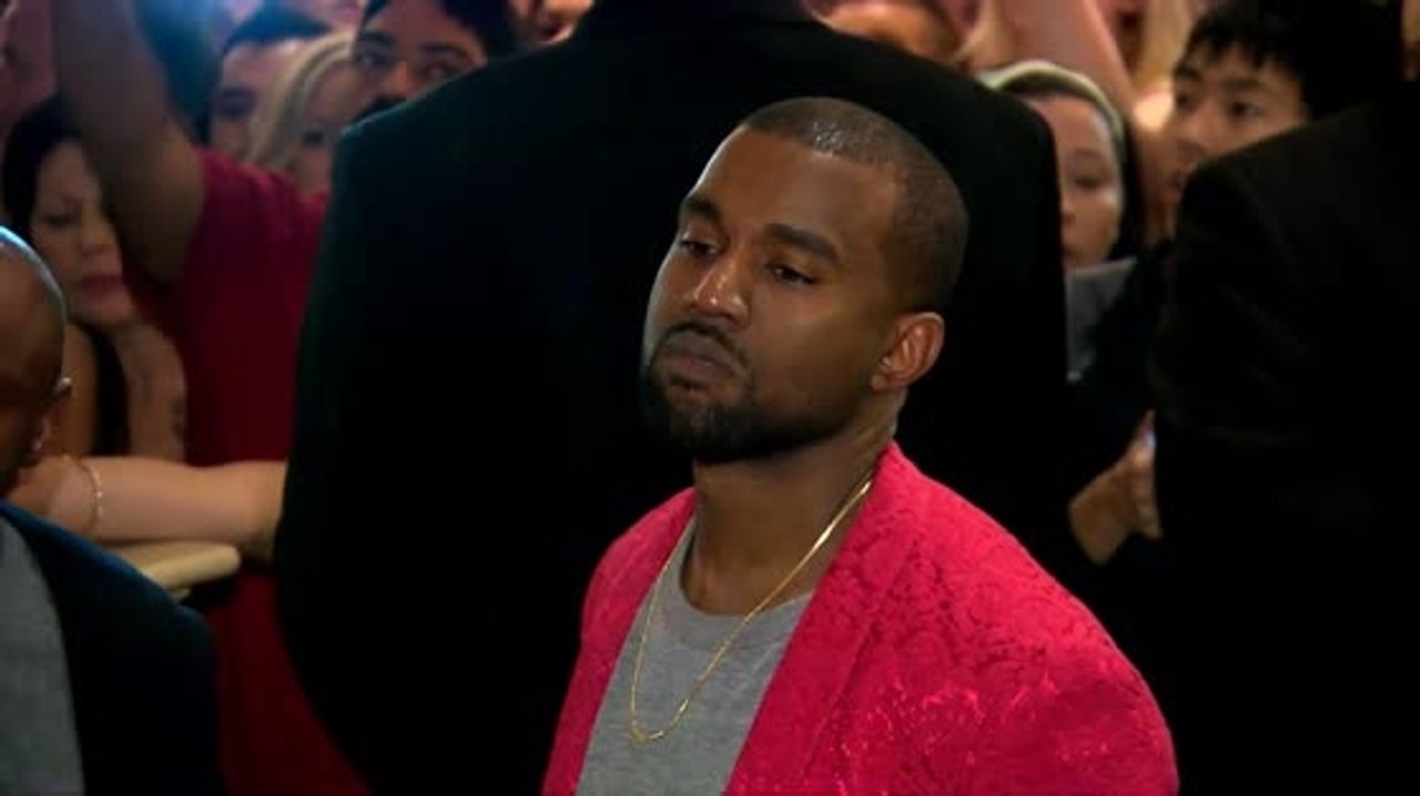 Kanye West parle à des étudiants de mode dans le cadre de son service à la communauté
