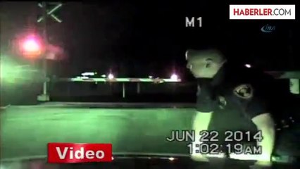 Polis Raylara Yatan Kadını Son Anda Kurtardı