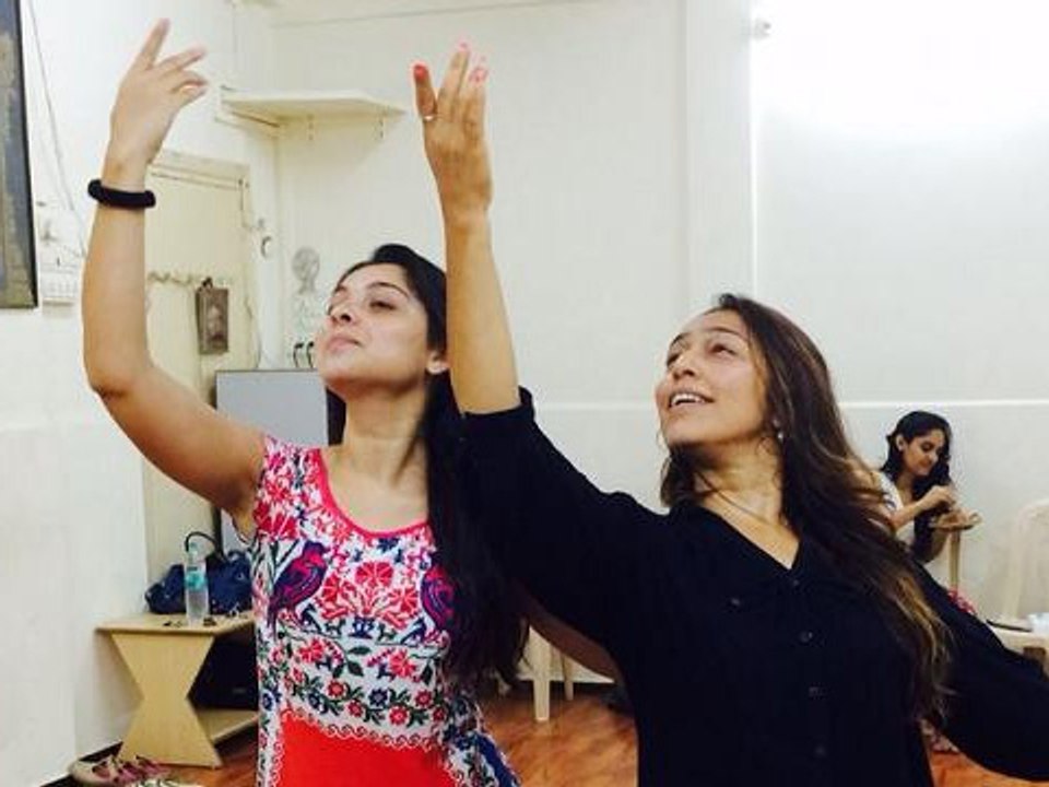 Sonalee Kulkarni Kathak Performance in Classmat...