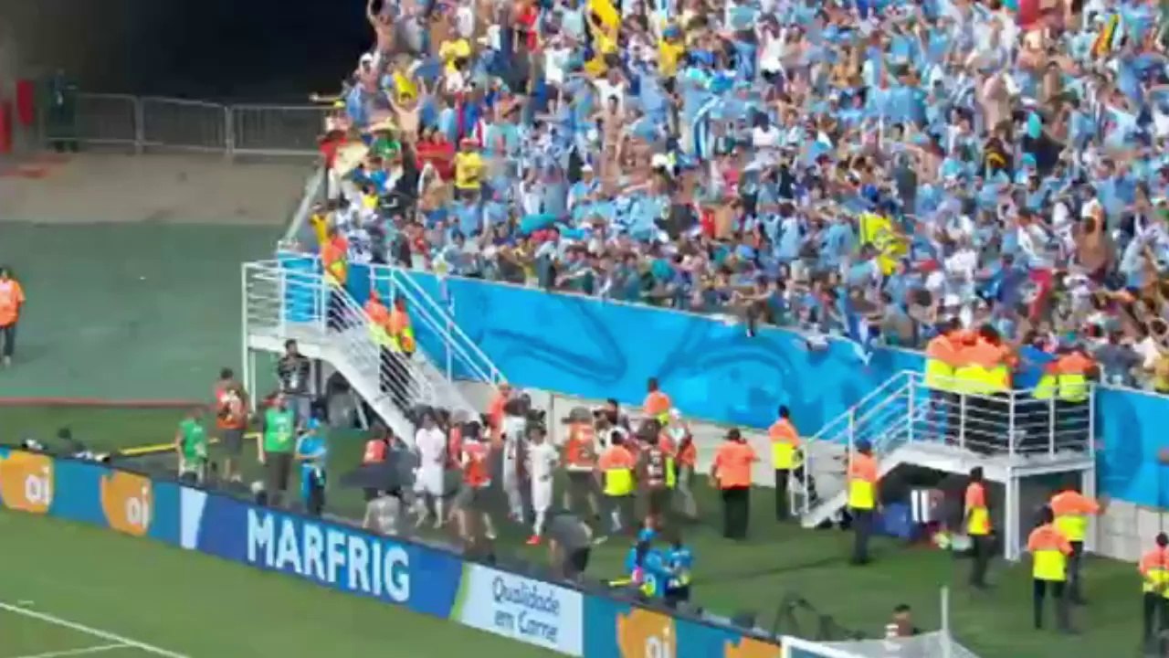 But de la Tête de Godin! Italie - Uruguay (0-1)