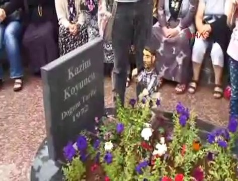 KAZIM KOYUNCU ÖLÜMÜNÜN 9'UNCU YILINDA MEZARI BAŞINDA ANILDI