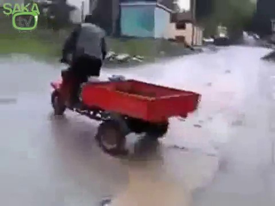 Artistlik Yaparken Düşen Amca