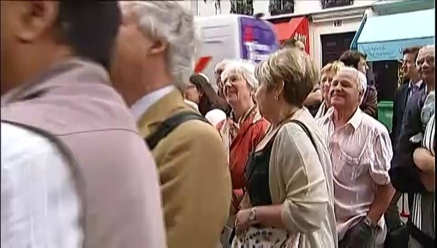 Des centaines de fans des Grosses Têtes se rendent à la dernière de Philippe Bouvard