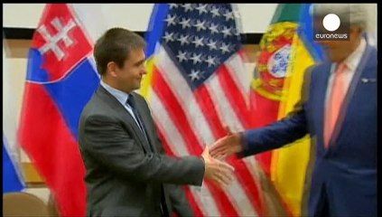 NATO keeps up pressure on Russia over Ukraine crisis