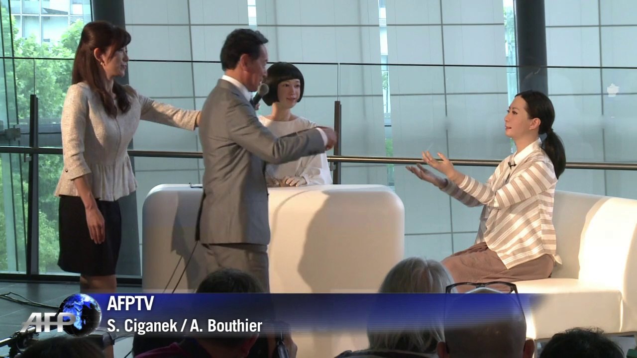 Verblüffend menschlich: androide nachrichtensprecherin