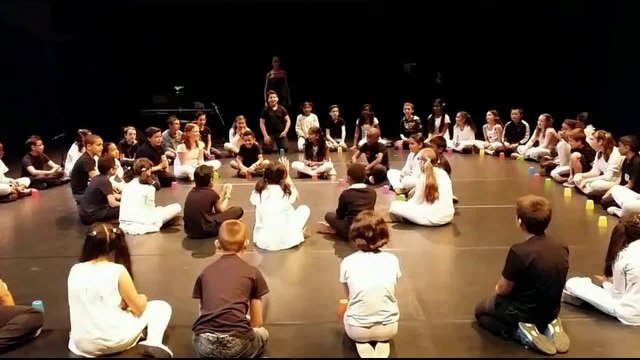 The cup song par les élèves de cm2 de l'école élémentaire Joliot Curie du Blanc-Mesnil