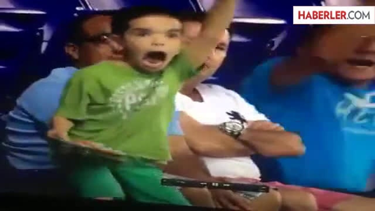 Kamerayı Görünce Deliye Döndü