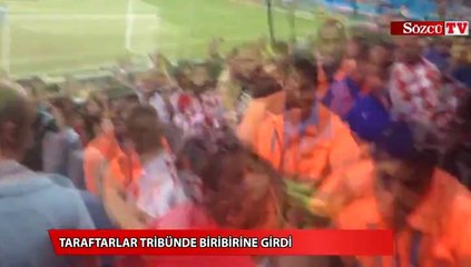 Taraftarlar tribünde biribirine girdi