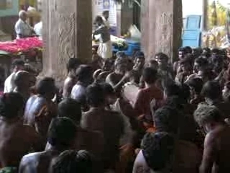 Chant au temple de Madurai