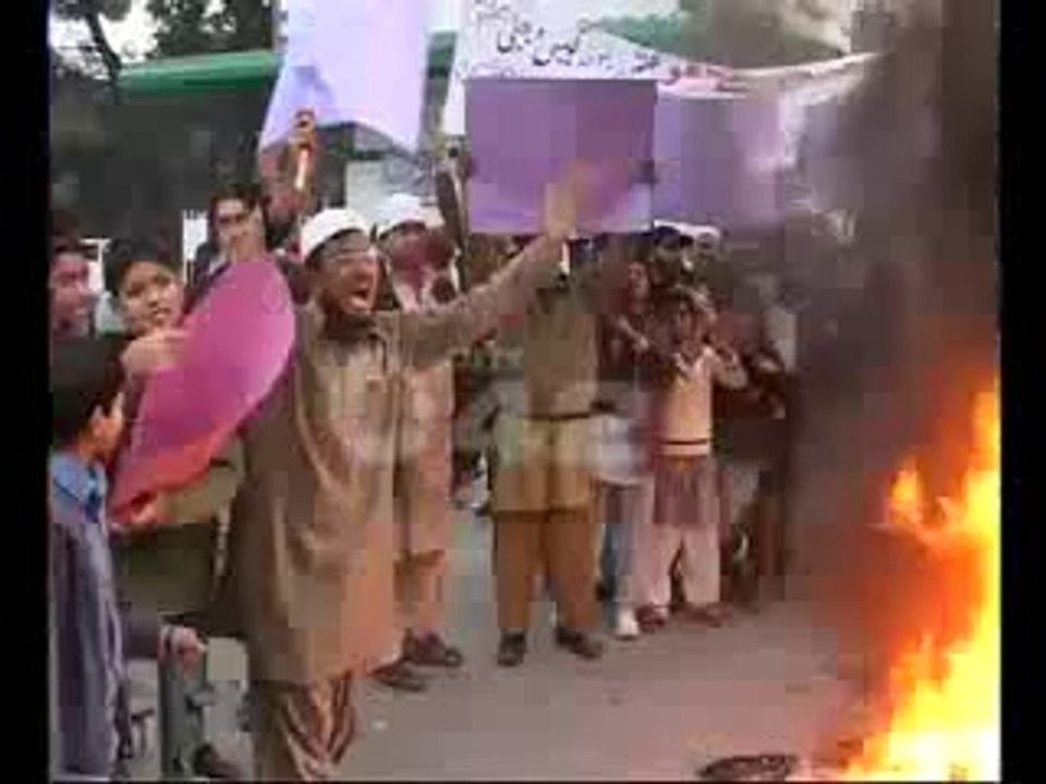 asim_butt_Overall_Citizens_Protest_Against_Gas_Load_Shedding_Pkg_By_As