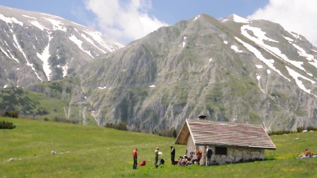DOM.22-6-14: RISERVA NATURALE FEUDO UGNI NELLA MAJELLA IN ABRUZZO, IL RIFUGIO MARTELLESE PER IL VALLONE PALOMBARO.