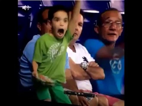 Minik taraftar sevinçten çılgına döndü