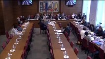 Prise de bec entre Ségolène Royal et Charles de Courson à l'Assemblée nationale