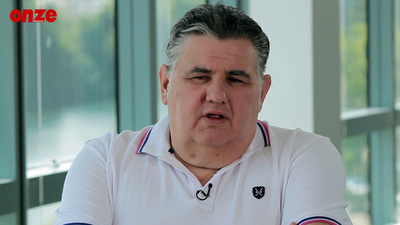 France - Equateur : Pierre Ménès répond aux questions des internautes