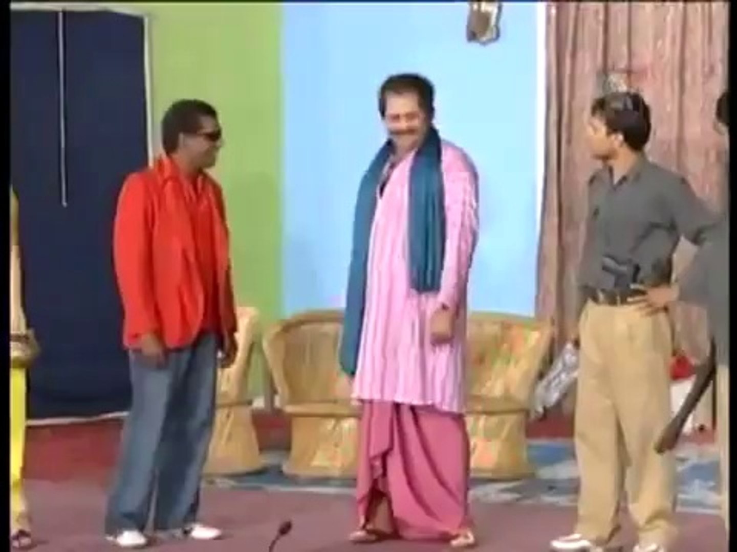 1 Wotti 3 Larry - Part 1 Pakistani Punjabi Stage Full Drama Video - video  Dailymotion