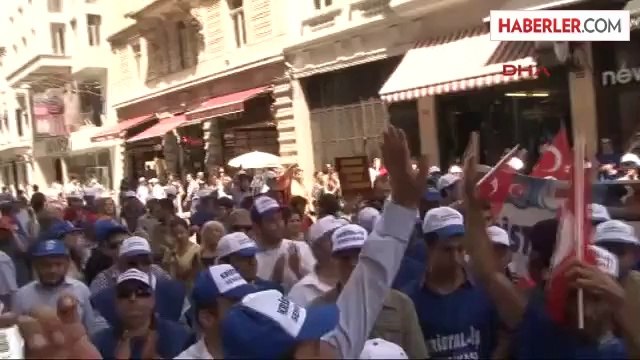 İstiklal Caddesi'nde Şişecam Grevine Destek Yürüyüşü