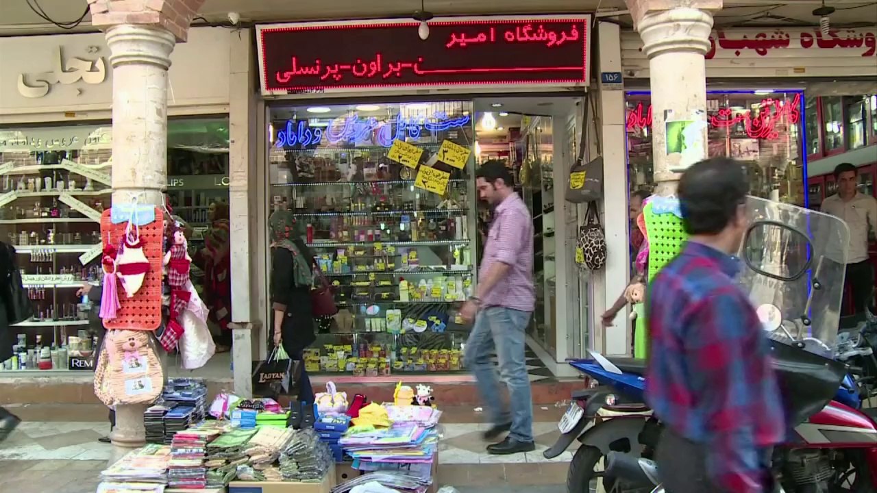 Schön unter dem Kopftuch: Kosmetik-Boom im Iran