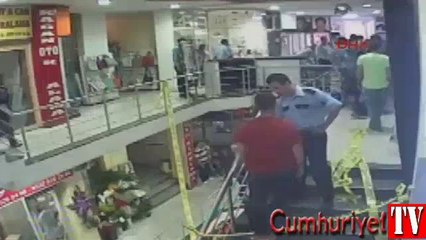 Silahlı saldırı anı güvenlik kamerasında