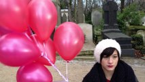 LA FILLE AUX BALLONS ROUGES