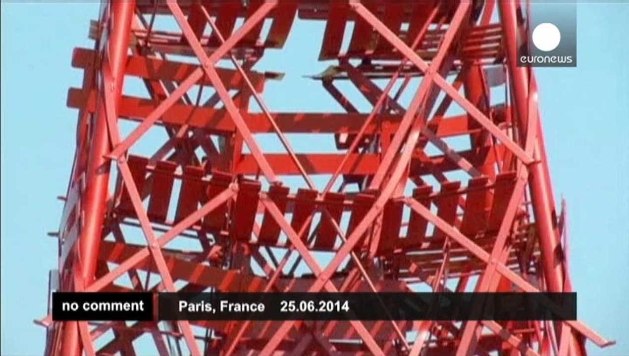 Tour Eiffel et Chaise bistrot : joyeux anniversaire !