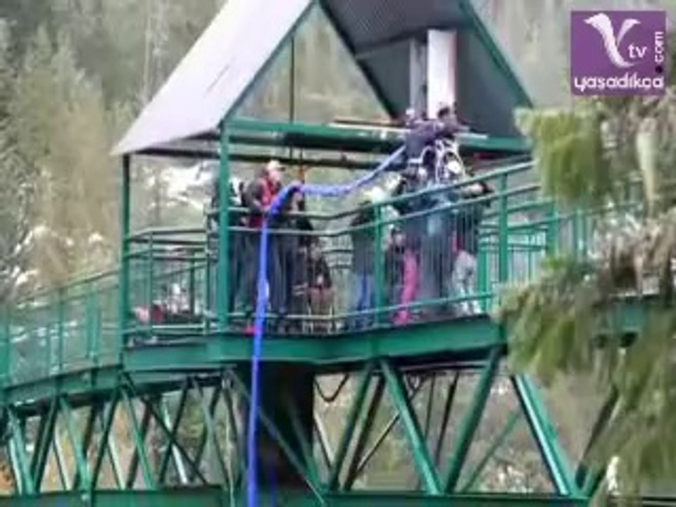 Tekerlekli Sandalyeyle Bungee Jumping