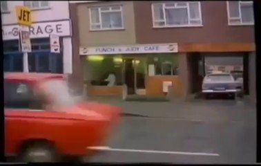 Araba Lastiği Altında Sıkışan Para