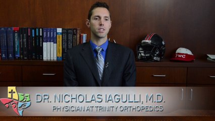 What are some symptoms for a torn ACL-