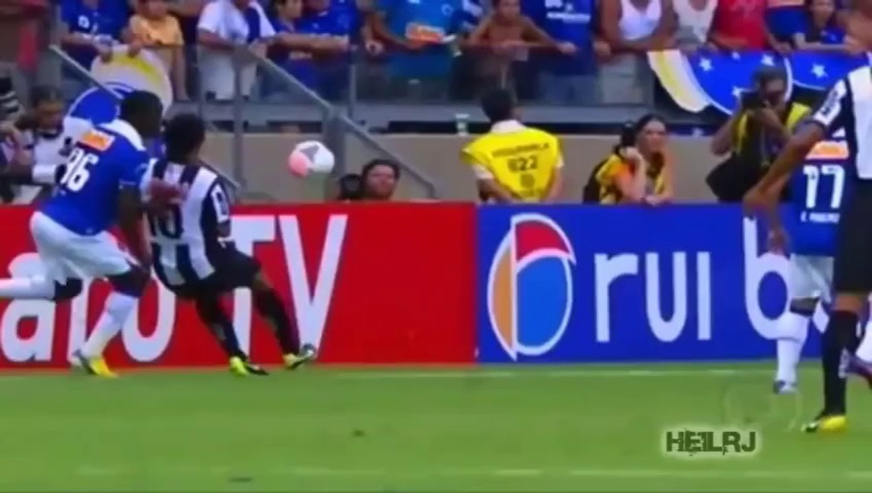 Ronaldinho ● Dribbling Skills ● Atlético Mineiro