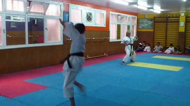 kata kanku dai by Mohammed Chraibi VS kata Tekki shodan by Fouzia