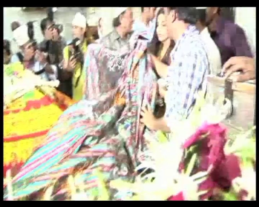 Vidya Balan at Mahim dargah