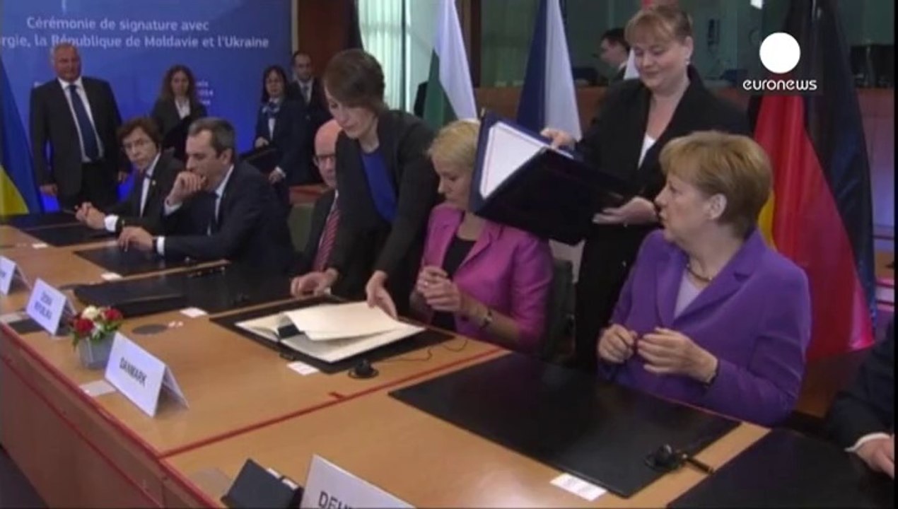 Ucrania firma los históricos acuerdos de acercamiento a la Unión Europea