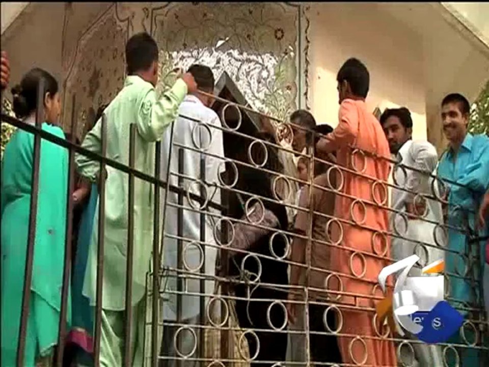 Mumtaz Begum in Karachi Zoo-27 Jun 2014