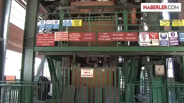 Soma'daki Maden Faciasını Araştırma Komisyonu üyeleri, maden ocağına girdi